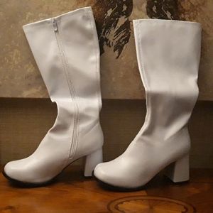 Womens GoGo boots size 10, white